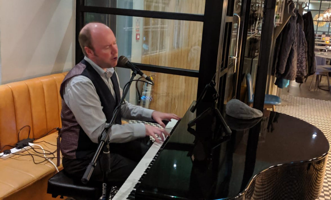 Glasgow Piano Man